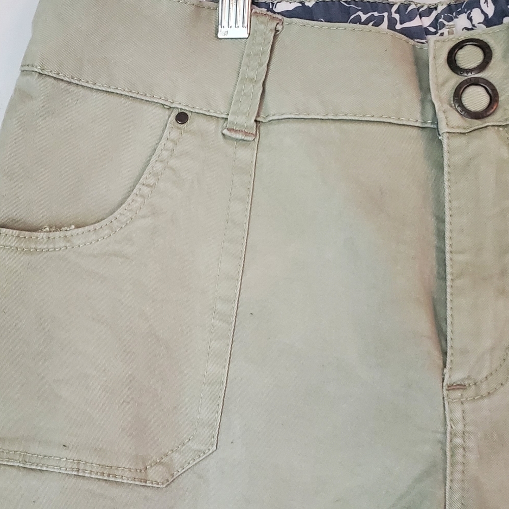 Spring Flare Capris - Picture 2 of 5